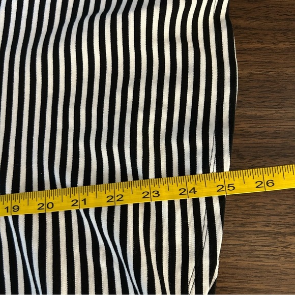 Torrid Black & White Stripe Sweetheart Knit Cami size 00 - Picture 8 of 8